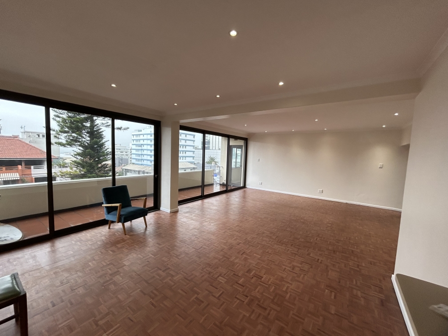 3 Bedroom Property for Sale in Sea Point Western Cape